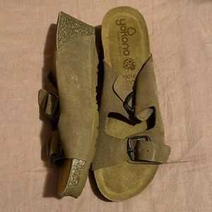 Yokono Suede Buckle Wedge Sandals